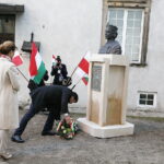 23.03.2019 Święty Krzyż. Prezydent Węgier Janos Ader wraz z małżonką odwiedził klasztor, gdzie między innymi otworzył wystawę „Polska-Węgry. Początek”. Złożono też kwiaty pod pomnikiem świętego Emeryka / Jarosław Kubalski / Radio Kielce