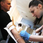 29.03.2019 Kielce. ŚUW. "SpoKREWnieni służbą" - oddawanie krwi w ramach ogólnopolskiej zbiórki krwi z okazji Narodowego Dnia Pamięci Żołnierzy Wyklętych / Jarosław Kubalski / Radio Kielce