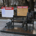 Kielce. Ulica Sienkiewicza, płyty paździerzowe na mostku nad Silnicą / Radio Kielce