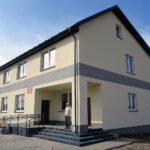 Kolonia Inwalidzka. Budynek świetlicy i mieszkań socjalnych / Emilia Sitarska / Radio Kielce