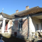 Budynek starej plebanii, w której znaleziono książki / Emilia Sitarska / Radio Kielce