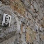 Narodowy Dzień Pamięci Żołnierzy Wyklętych. Złożenie kwiatów przed ścianą straceń byłego więzienia kieleckiego / Marzena Mąkosa / Radio Kielce