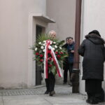 Narodowy Dzień Pamięci Żołnierzy Wyklętych. Złożenie kwiatów przed ścianą straceń byłego więzienia kieleckiego / Marzena Mąkosa / Radio Kielce