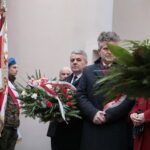 Narodowy Dzień Pamięci Żołnierzy Wyklętych. Złożenie kwiatów przed ścianą straceń byłego więzienia kieleckiego / Marzena Mąkosa / Radio Kielce