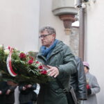 Narodowy Dzień Pamięci Żołnierzy Wyklętych. Złożenie kwiatów przed ścianą straceń byłego więzienia kieleckiego / Marzena Mąkosa / Radio Kielce