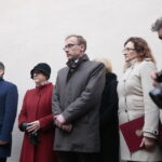 Narodowy Dzień Pamięci Żołnierzy Wyklętych. Złożenie kwiatów przed ścianą straceń byłego więzienia kieleckiego / Marzena Mąkosa / Radio Kielce