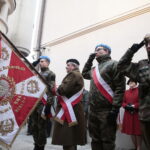 Narodowy Dzień Pamięci Żołnierzy Wyklętych. Złożenie kwiatów przed ścianą straceń byłego więzienia kieleckiego / Marzena Mąkosa / Radio Kielce