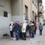 Złożenie zniczy przy Tablicy na kamienicy przy zbiegu ulic Paderewskiego i Solnej / Marzena Mąkosa / Radio Kielce