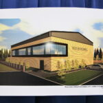 Podpisanie umowy na budowę hali sportowej przy Szkole Podstawowej im. Stefana Żeromskiego w Chmielniku przy ulicy Szkolnej 7. Wizualizacja hali sportowej / Marzena Mąkosa / Radio Kielce