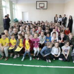 Podpisanie umowy na budowę hali sportowej przy Szkole Podstawowej im. Stefana Żeromskiego w Chmielniku przy ulicy Szkolnej 7 / Marzena Mąkosa / Radio Kielce