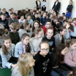 Podpisanie umowy na budowę hali sportowej przy Szkole Podstawowej im. Stefana Żeromskiego w Chmielniku przy ulicy Szkolnej 7 / Marzena Mąkosa / Radio Kielce