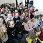 Podpisanie umowy na budowę hali sportowej przy Szkole Podstawowej im. Stefana Żeromskiego w Chmielniku przy ulicy Szkolnej 7 / Marzena Mąkosa / Radio Kielce