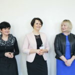 Podpisanie umowy na budowę hali sportowej przy Szkole Podstawowej im. Stefana Żeromskiego w Chmielniku przy ulicy Szkolnej 7 / Marzena Mąkosa / Radio Kielce