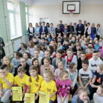 Podpisanie umowy na budowę hali sportowej przy Szkole Podstawowej im. Stefana Żeromskiego w Chmielniku przy ulicy Szkolnej 7 / Marzena Mąkosa / Radio Kielce