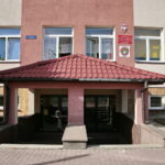 Szkoła Podstawowa im. Stefana Żeromskiego w Chmielniku przy ulicy Szkolnej 7 / Marzena Mąkosa / Radio Kielce