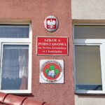 Szkoła Podstawowa im. Stefana Żeromskiego w Chmielniku przy ulicy Szkolnej 7 / Marzena Mąkosa / Radio Kielce