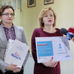 Konferencja prasowa w Środowiskowym Domu Samopomocy. Na zdjęciu (od lewej): Agata Wojtyszek - wojewoda świętokrzyski i Anna Krupka - wiceminister Sportu i Turystyki / Marzena Mąkosa / Radio Kielce