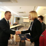 Wojewódzka Rada Dialogu Społecznego. Na zdjęciu (od lewej): Robert Jaworski - burmistrz Chęcin, Renata Janik - wicemarszałek województwa świętokrzyskiego, Agata Wojtyszek - wojewoda świętokrzyski i Elżbieta Drogosz - przewodnicząca WRDS w Kielcach / Marzena Mąkosa / Radio Kielce