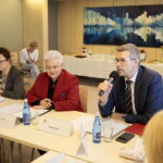 Wojewódzka Rada Dialogu Społecznego. Na zdjęcia (od lewej): Agata Wojtyszek - wojewoda świętokrzyski, Elżbieta Drogosz - przewodnicząca WRDS w Kielcach i Bogdan Wenta - prezydent Kielc / Marzena Mąkosa / Radio Kielce