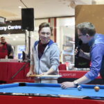 Pokaz tricków bilardowych mistrza świata Bogdana Wołkowskiego / Marzena Mąkosa / Radio Kielce