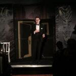 Spektakl Teatru Młodego Aktora działającego przy Centrum Kultury w Jędrzejowie, zatytułowany "Próba, czyli tiki i triki w teatrze" / Marzena Mąkosa / Radio Kielce