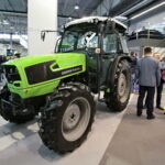 25. Międzynarodowe Targi Techniki Rolniczej AGROTECH, którym towarzyszy 19. Wystawa LAS-EXPO. Ciągnik DEUTZ-FAHR 4090E / Marzena Mąkosa / Radio Kielce