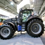 25. Międzynarodowe Targi Techniki Rolniczej AGROTECH, którym towarzyszy 19. Wystawa LAS-EXPO. Ciągnik DEUTZ-FAHR 9340TTV WARRIOR / Marzena Mąkosa / Radio Kielce