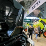 25. Międzynarodowe Targi Techniki Rolniczej AGROTECH, którym towarzyszy 19. Wystawa LAS-EXPO. Ciągnik DEUTZ-FAHR 9340TTV WARRIOR / Marzena Mąkosa / Radio Kielce