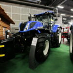25. Międzynarodowe Targi Techniki Rolniczej AGROTECH, którym towarzyszy 19. Wystawa LAS-EXPO. Ciągnik New Holland T7.195S / Marzena Mąkosa / Radio Kielce