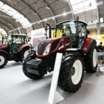 25. Międzynarodowe Targi Techniki Rolniczej AGROTECH, którym towarzyszy 19. Wystawa LAS-EXPO. Ciągnik New Holland T5.120EC / Marzena Mąkosa / Radio Kielce