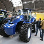 25. Międzynarodowe Targi Techniki Rolniczej AGROTECH, którym towarzyszy 19. Wystawa LAS-EXPO. Ciągnik na metan / Marzena Mąkosa / Radio Kielce