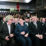 Kielce. Uroczyste rozpoczęcie 25. Międzynarodowych Targów Techniki Rolniczej AGROTECH, którym towarzyszy 19. Wystawa LAS-EXPO. Na zdjęciu: Andrzej Mochoń - prezes Targów Kielce, wicepremier Beata Szydło, Jan Krzysztof Ardanowski - minister rolnictwa i rozwoju wsi, Agata Wojtyszek - wojewoda świętokrzyski / Marzena Mąkosa / Radio Kielce