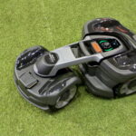 Kielce. 25. Międzynarodowe Targi Techniki Rolniczej AGROTECH. Kosiarka Awd Automower Husqvarna / Marzena Mąkosa / Radio Kielce