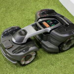 Kielce. 25. Międzynarodowe Targi Techniki Rolniczej AGROTECH. Kosiarka Awd Automower Husqvarna / Marzena Mąkosa / Radio Kielce