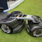 Kielce. 25. Międzynarodowe Targi Techniki Rolniczej AGROTECH. Kosiarka Awd Automower Husqvarna / Marzena Mąkosa / Radio Kielce