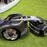 Kielce. 25. Międzynarodowe Targi Techniki Rolniczej AGROTECH. Kosiarka Awd Automower Husqvarna / Marzena Mąkosa / Radio Kielce