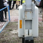 Przejazd kolejowo-drogowy na ulicy Chorzowskiej, działania profilaktyczne PLK "Szlaban na ryzyko". Naklejki na przejazdach kolejowych  / Marzena Mąkosa / Radio Kielce