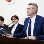 Konferencja prasowa prezydenta Kielc, Bogdana Wenty. Na zdjęciu (od lewej): Danuta Papaj - pełnomocnik prezydenta Kielc, Beata Pawłowska - skarbnik miasta, Bogdan Wenta - prezydent Kielc / Marzena Mąkosa / Radio Kielce