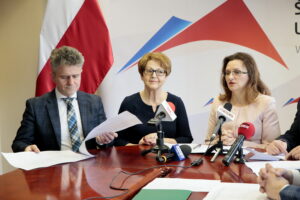 Konferencja prasowa dotycząca likwidacji miejsc niebezpiecznych / Marzena Mąkosa / Radio Kielce