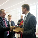 Otwarcie wystawy poświęconej Chinom w Bibliotece Uniwersyteckiej oraz konferencja prasowa dotycząca filii Instytutu Konfucjusza / Marzena Mąkosa / Radio Kielce