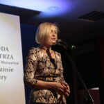 Wręczenie nagród burmistrza miasta i gminy Morawica w dziedzinie kultury. Renata Janik - wicemarszałek województwa świętokrzyskiego  / Marzena Mąkosa / Radio Kielce
