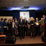 Wręczenie nagród burmistrza miasta i gminy Morawica w dziedzinie kultury. I nagroda w dziedzinie kultury dla Grupy Teatralnej Stowarzyszenia Przyjaciół Brzezin i Podwola  / Marzena Mąkosa / Radio Kielce