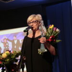 Wręczenie nagród burmistrza miasta i gminy Morawica w dziedzinie kultury. Wyróżnienie specjalne w dziedzinie kultury dla Szkoły Podstawowej im. Księdza Piotra Ściegiennego w Bilczy  / Marzena Mąkosa / Radio Kielce