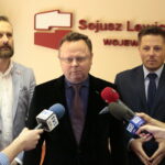 Konferencja SLD. Na zdjęciu (od lewej): Artur Pejas, Andrzej Szejna i Marcin Chłodnicki / Marzena Mąkosa / Radio Kielce