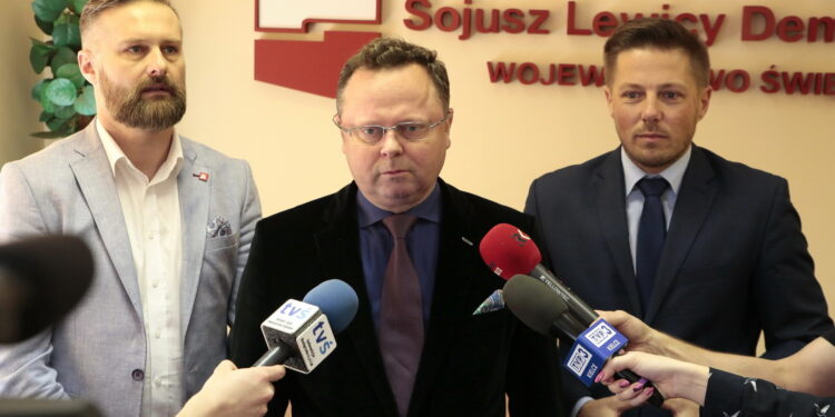 Konferencja SLD. Na zdjęciu (od lewej): Artur Pejas, Andrzej Szejna i Marcin Chłodnicki / Marzena Mąkosa / Radio Kielce