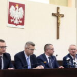 Konferencja prasowa prezydenta Kielc. Na zdjęciu (od lewej): Paweł Gągorowski - Pełnomocnik Prezydenta ds. Prawnych i Nadzoru Właścicielskiego, Bogdan Wenta - prezydent Kielc, Arkadiusz Kubiec - wiceprezydent Kielc i Leszek Papaj - Pełnomocnik Prezydenta ds. Kontroli i Reorganizacji Urzędu Miasta Kielce / Marzena Mąkosa / Radio Kielce