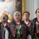 Święty Krzyż. 6. Przegląd Pieśni Pasyjnej i Pokutnej. Zespół Modrzewianki  / Marzena Mąkosa / Radio Kielce