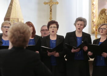 Święty Krzyż. 6. Przegląd Pieśni Pasyjnej i Pokutnej. Chór mieszany Laudate Deo działający przy parafii pw. Opatrzności Bożej w Woli Mieleckiej / Marzena Mąkosa / Radio Kielce