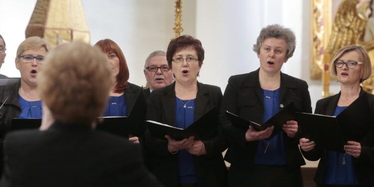 Święty Krzyż. 6. Przegląd Pieśni Pasyjnej i Pokutnej. Chór mieszany Laudate Deo działający przy parafii pw. Opatrzności Bożej w Woli Mieleckiej / Marzena Mąkosa / Radio Kielce