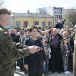 Przysięga żołnierzy 10. Świętokrzyskiej Brygady Obrony Terytorialnej. Wicepremier Beata Szydło / Marzena Mąkosa / Radio Kielce